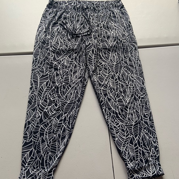 lululemon athletica Pants - LULULEMON WOMENS Jogger Floral Pants 8